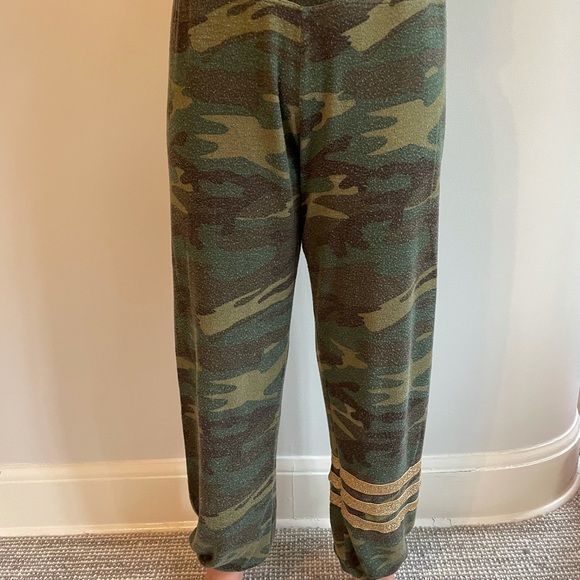 Sundry Camouflage Sweatpants Gold Stripe size 1 - Picture 1 of 4